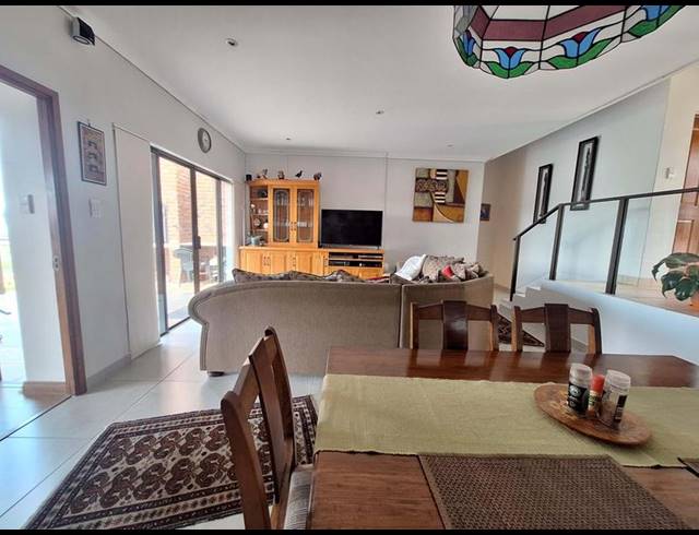 6 BEDROOM HOUSE FOR SALE IN SEEMEEU PARK